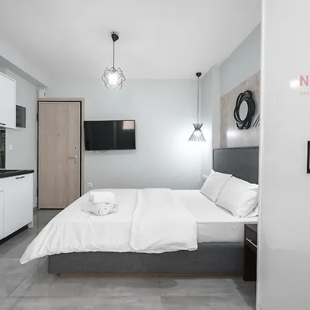 Calme, Nilie Hospitality Mgmt *